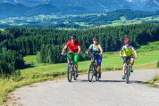 Drei E-Bike Fahrer Drei E-Bike Fahrer
